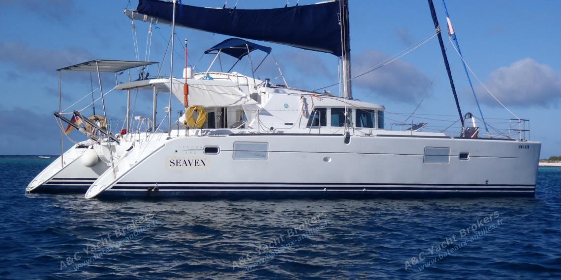 Lagoon 440: At anchor Lagoon 440: At anchor