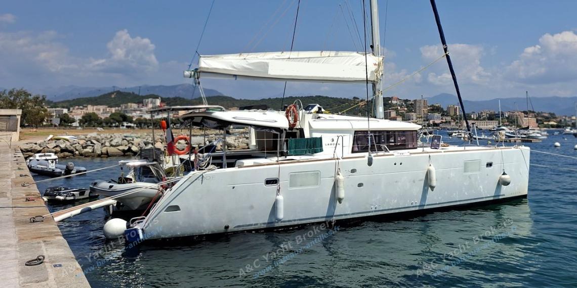 Lagoon 450 F : In marina Lagoon 450 F : In marina