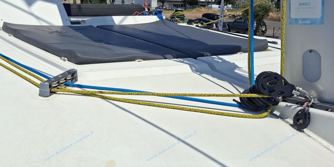 Lagoon 450 F : Sun mattress on roof other view Lagoon 450 F : Sun mattress on roof other view