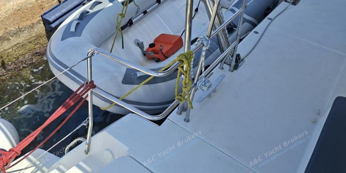 Lagoon 450 F : Dinghy davits Lagoon 450 F : Dinghy davits