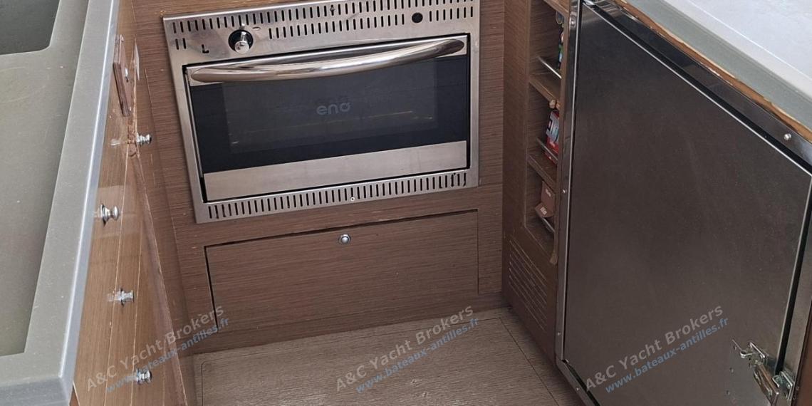 Lagoon 450 F : Galley U shape Lagoon 450 F : Galley U shape