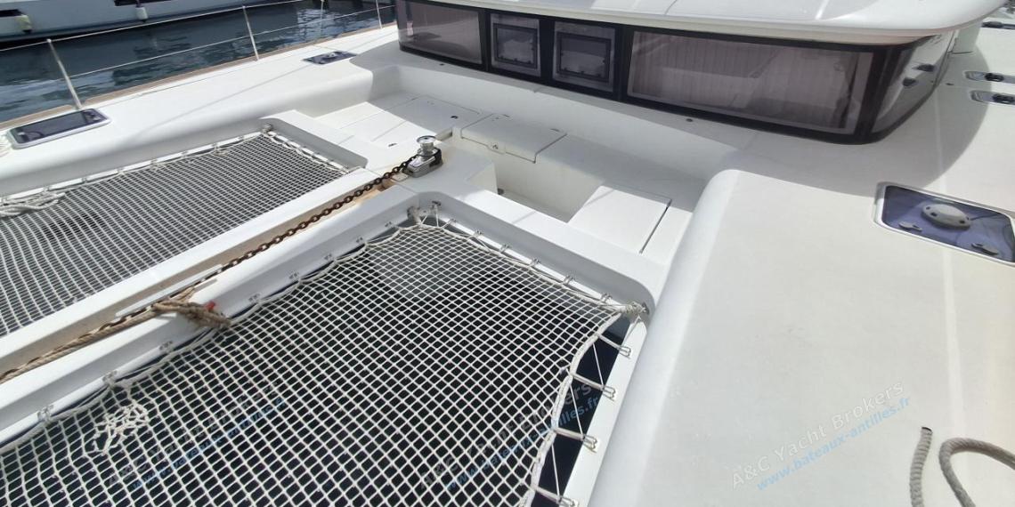Lagoon 450F : Roof seen from the port bow Lagoon 450F : Roof seen from the port bow