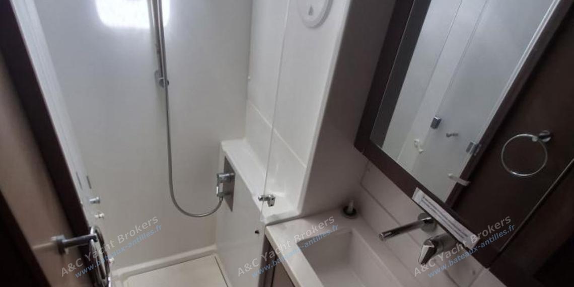 Lagoon 450F : Shower room Lagoon 450F : Shower room