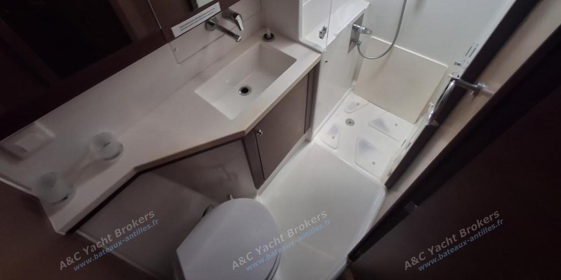 Lagoon 450F : Shower room Lagoon 450F : Shower room