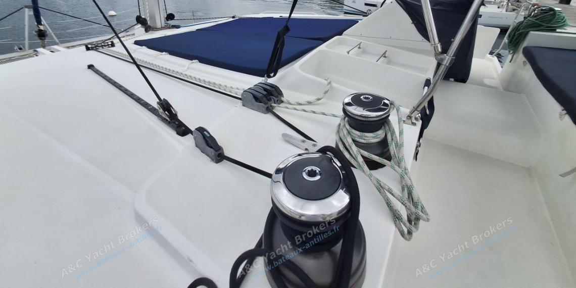 Lagoon 450F : Winches on fly bridge Lagoon 450F : Winches on fly bridge