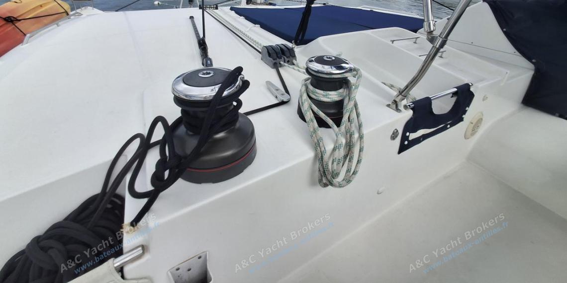 Lagoon 450F : Winches on fly bridge other view Lagoon 450F : Winches on fly bridge other view