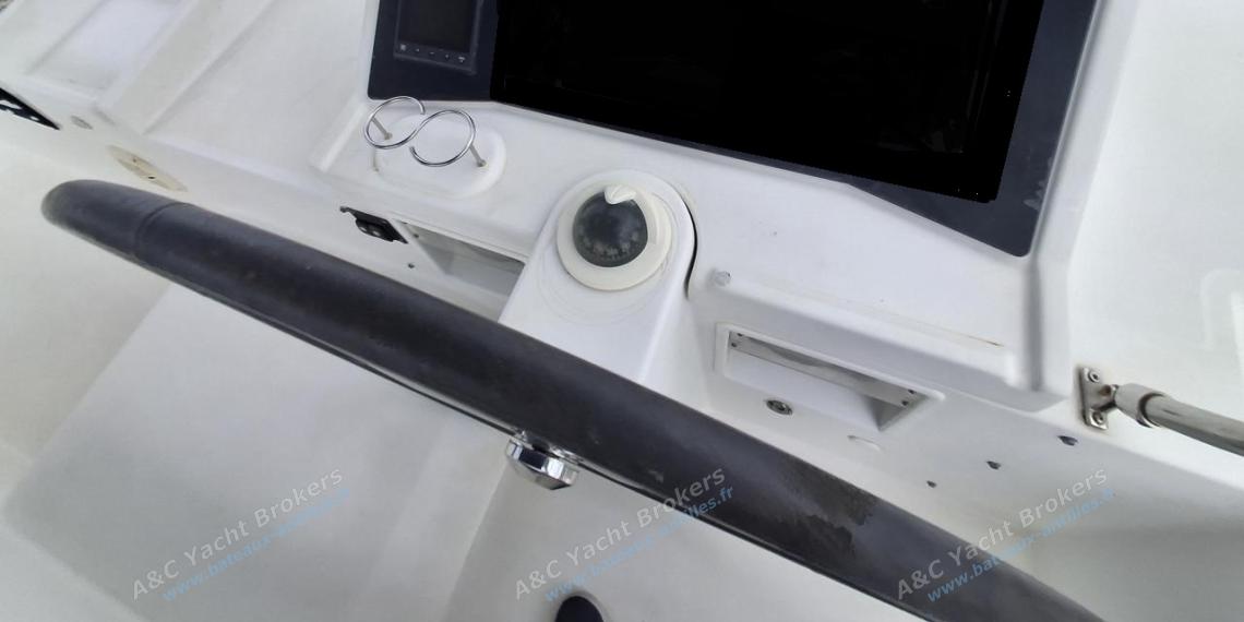 Lagoon 450F : Helm station Lagoon 450F : Helm station