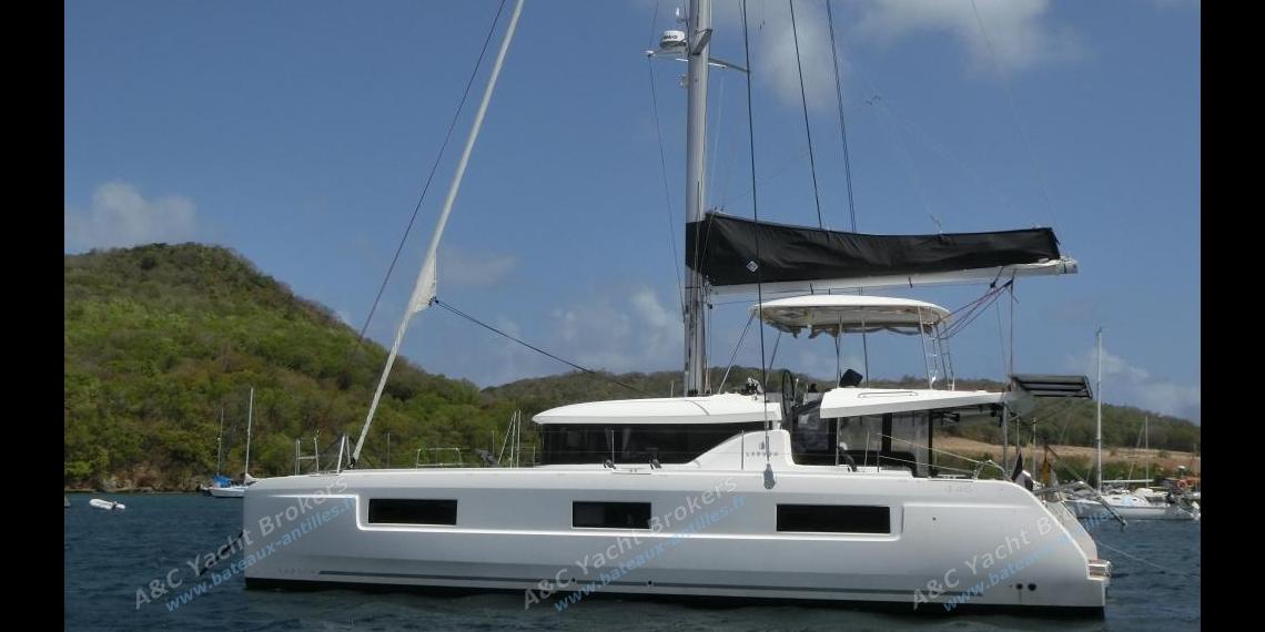CNB Lagoon 46 : At anchorage Sainte-Anne in Martinique CNB Lagoon 46 : At anchorage Sainte-Anne in Martinique
