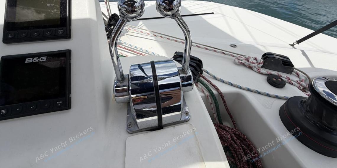 CNB Lagoon 50 : Engine controls at the helm station CNB Lagoon 50 : Engine controls at the helm station