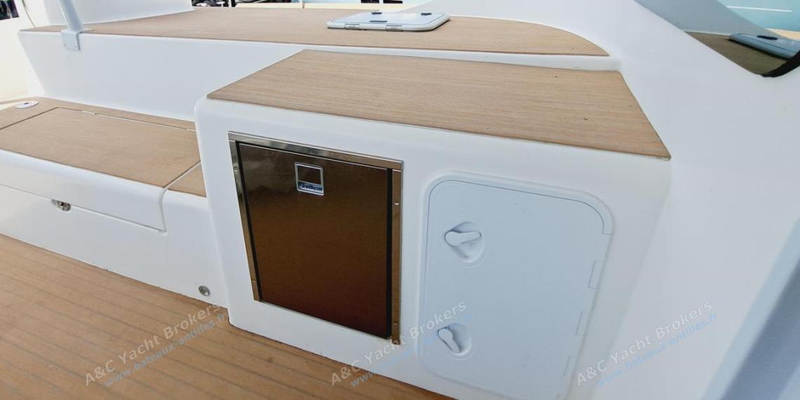 Lagoon Lagoon 570 : Cockpit fridge Lagoon Lagoon 570 : Cockpit fridge