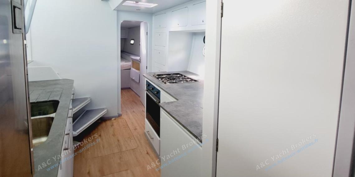 Lagoon Lagoon 570 : Galley seen from the forward cabin Lagoon Lagoon 570 : Galley seen from the forward cabin