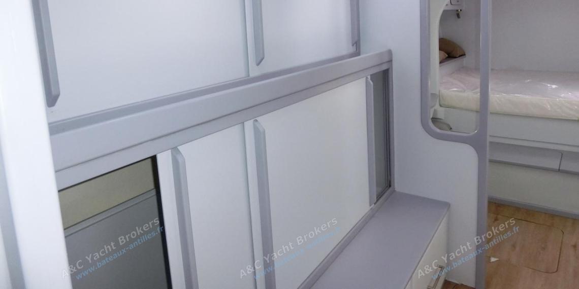 Lagoon Lagoon 570 : storage space in starboard hull Lagoon Lagoon 570 : storage space in starboard hull