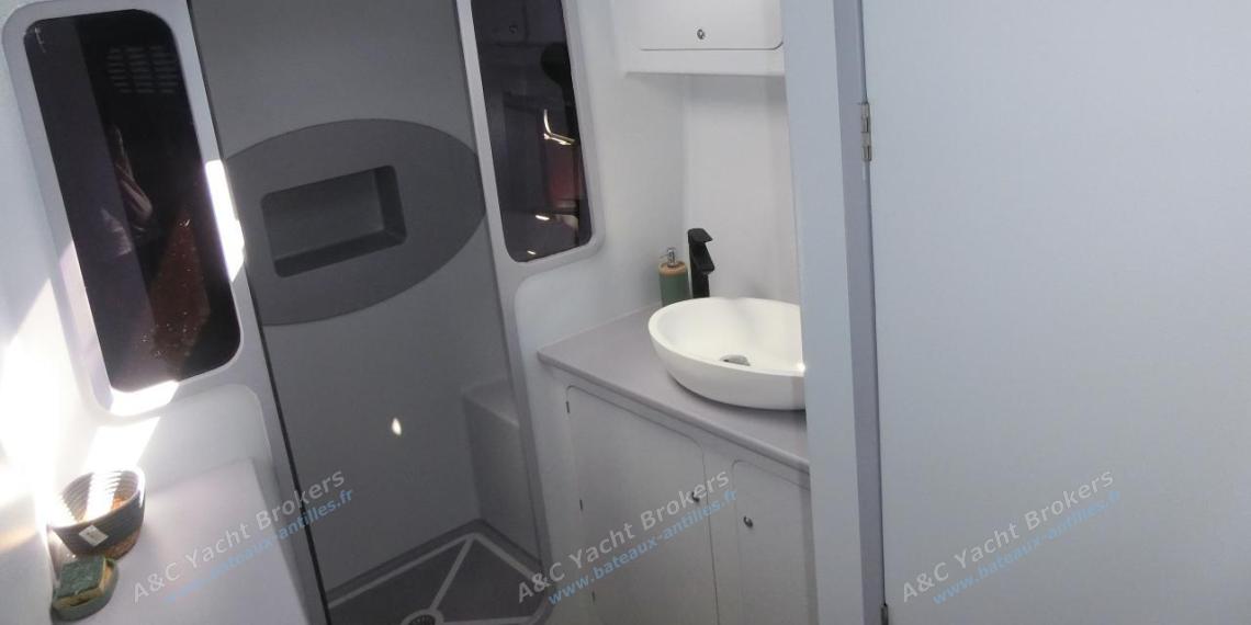 Lagoon Lagoon 570 : Starboard shower room Lagoon Lagoon 570 : Starboard shower room