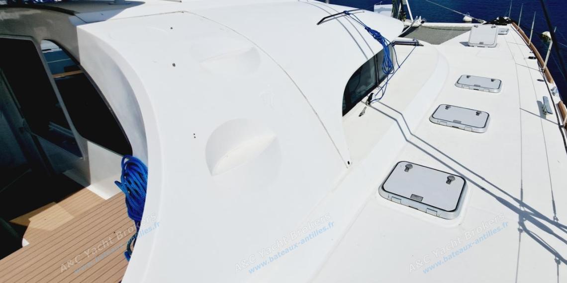 Lagoon Lagoon 570 : Starboard companionway Lagoon Lagoon 570 : Starboard companionway