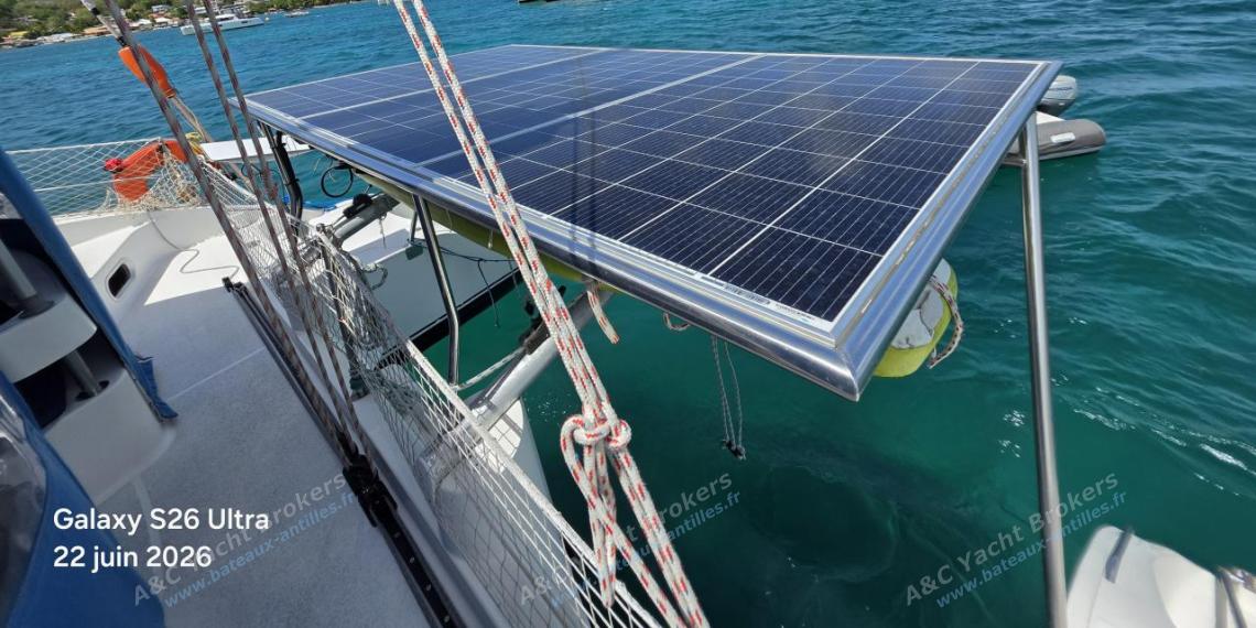 Fountaine Pajot Lavezzi 40 : Solar panels other view Fountaine Pajot Lavezzi 40 : Solar panels other view
