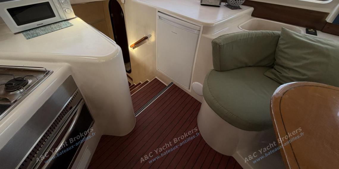 Fountaine Pajot Lavezzi 40 : Saloon seen from the cockpit Fountaine Pajot Lavezzi 40 : Saloon seen from the cockpit