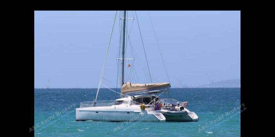 Fountaine Pajot Lavezzi 40 : At anchor Fountaine Pajot Lavezzi 40 : At anchor