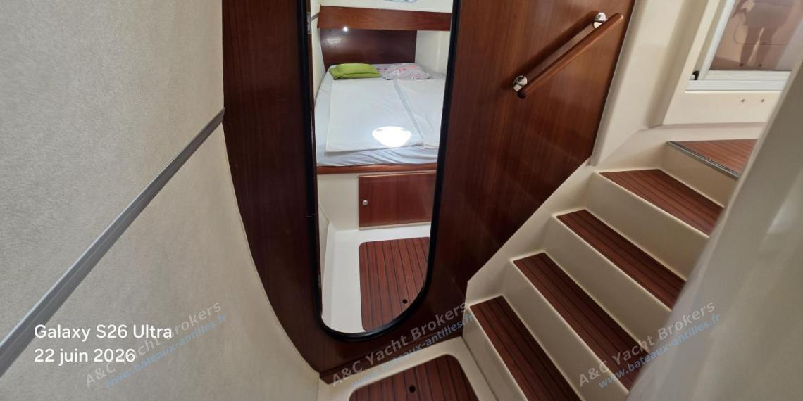 Fountaine Pajot Lavezzi 40 :Seen from the forward starboard cabin Fountaine Pajot Lavezzi 40 :Seen from the forward starboard cabin