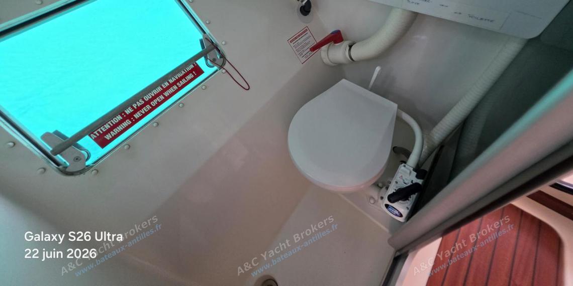 Fountaine Pajot Lavezzi 40 : Starboard shower room Fountaine Pajot Lavezzi 40 : Starboard shower room