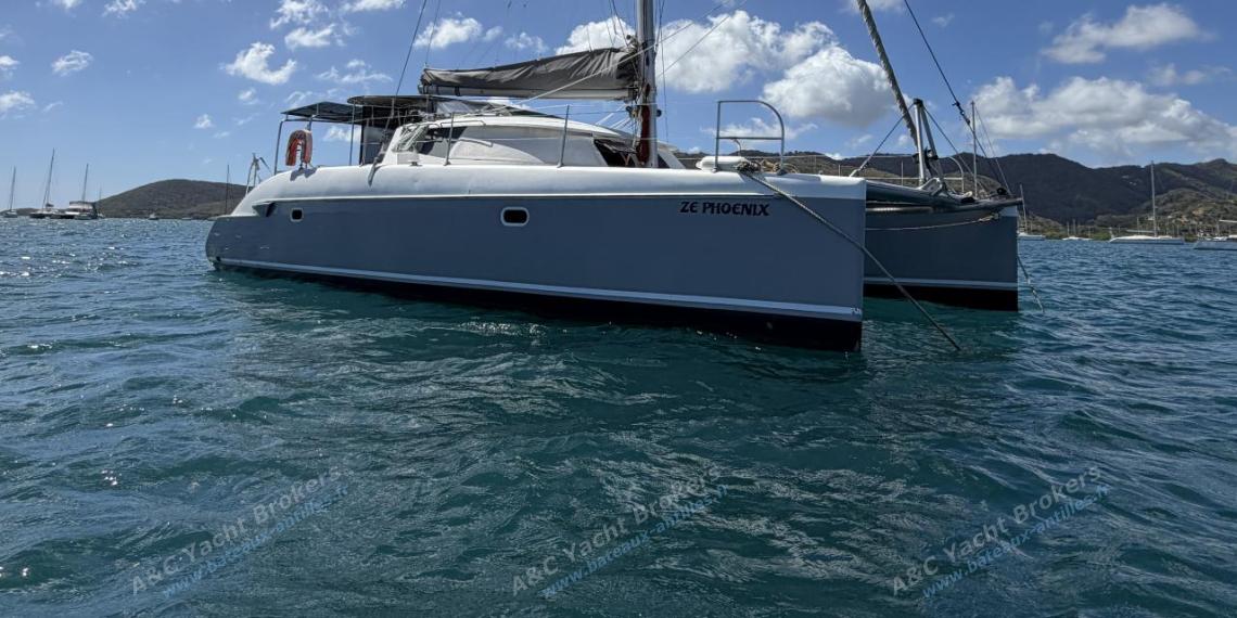 Fountaine Pajot Lavezzi 40 : At anchor in Martinique other view Fountaine Pajot Lavezzi 40 : At anchor in Martinique other view