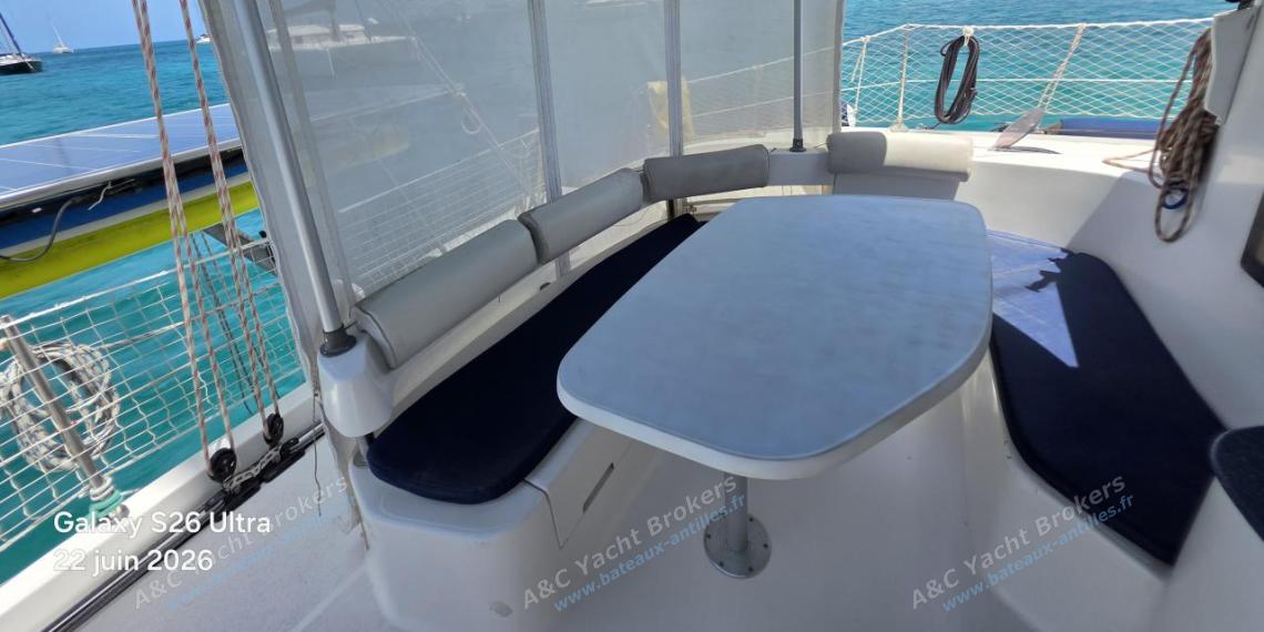 Fountaine Pajot Lavezzi 40 : Cockpit table Fountaine Pajot Lavezzi 40 : Cockpit table
