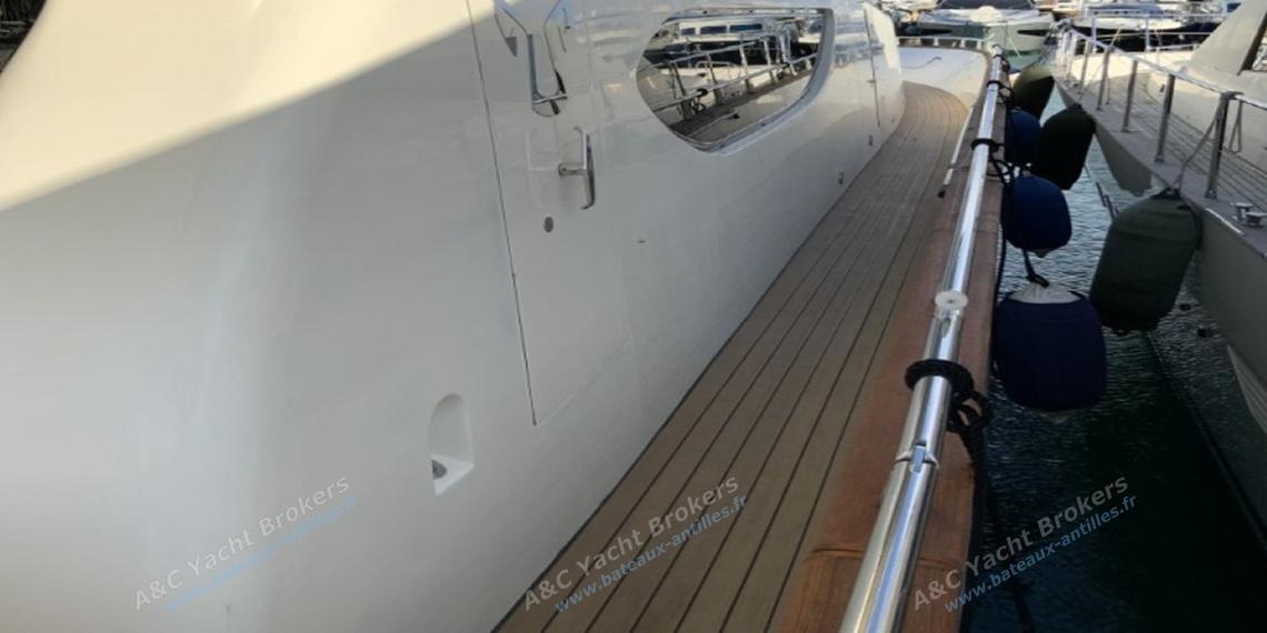Cantiere Navale Arno Léopard 24 Fly : Starboard companionway Cantiere Navale Arno Léopard 24 Fly : Starboard companionway