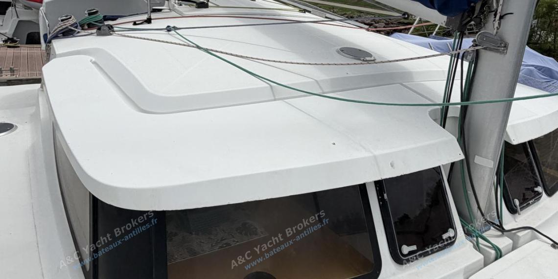 Fountaine Pajot Mahé 36 Evolution : Roof and starboard companionway Fountaine Pajot Mahé 36 Evolution : Roof and starboard companionway
