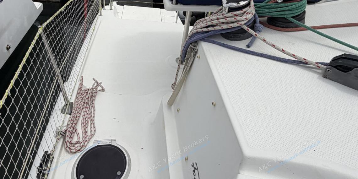 Fountaine Pajot Mahé 36 Evolution : Winches at helm station Fountaine Pajot Mahé 36 Evolution : Winches at helm station