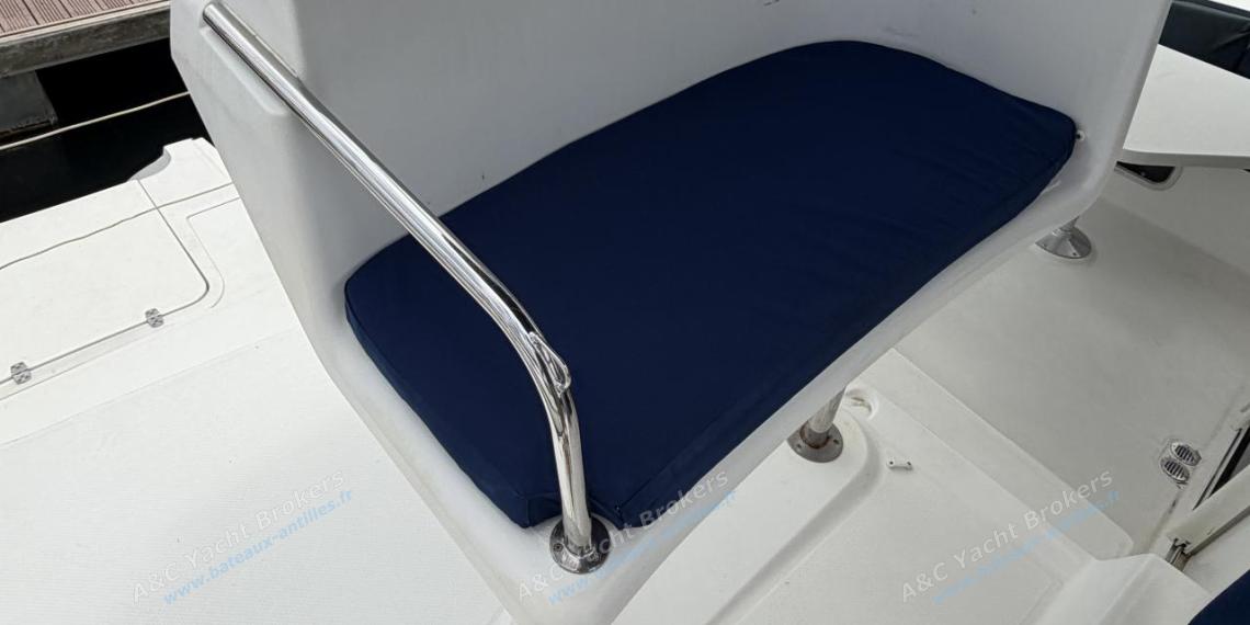 Fountaine Pajot Mahé 36 Evolution : Helm station seat Fountaine Pajot Mahé 36 Evolution : Helm station seat