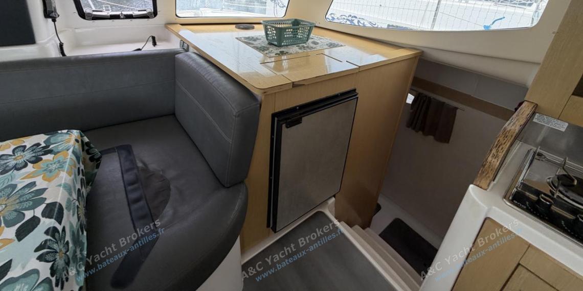 Fountaine Pajot Mahé 36 Evolution : Seen from the galley Fountaine Pajot Mahé 36 Evolution : Seen from the galley