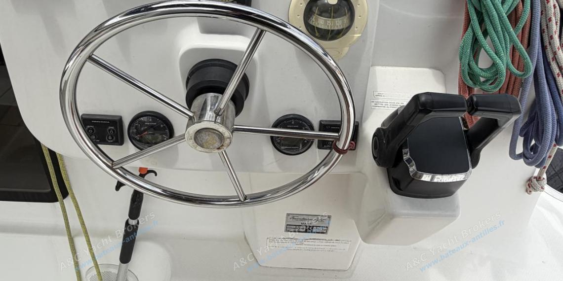 Fountaine Pajot Mahé 36 Evolution : Helm station other view Fountaine Pajot Mahé 36 Evolution : Helm station other view