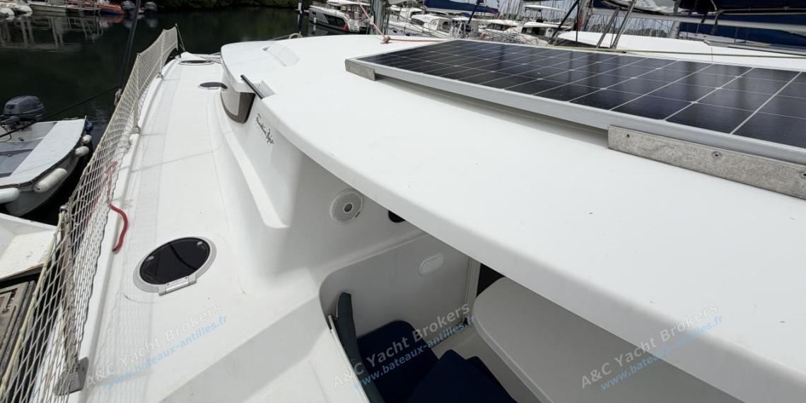 Fountaine Pajot Mahé 36 Evolution : Port companionway Fountaine Pajot Mahé 36 Evolution : Port companionway