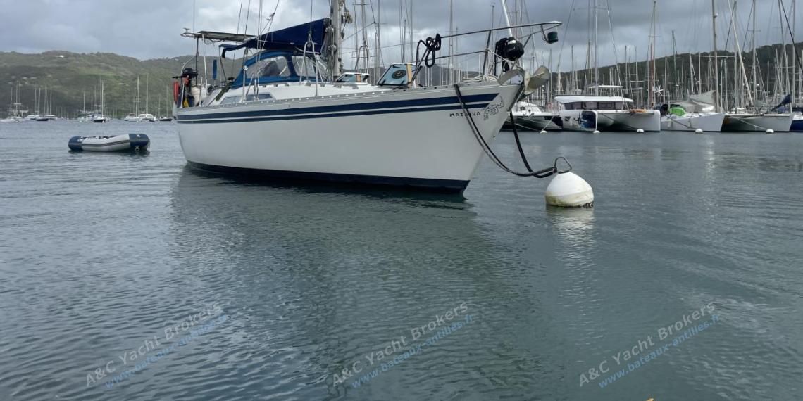 Moody Boats Moody 37 : At anchor in Marinique Moody Boats Moody 37 : At anchor in Marinique