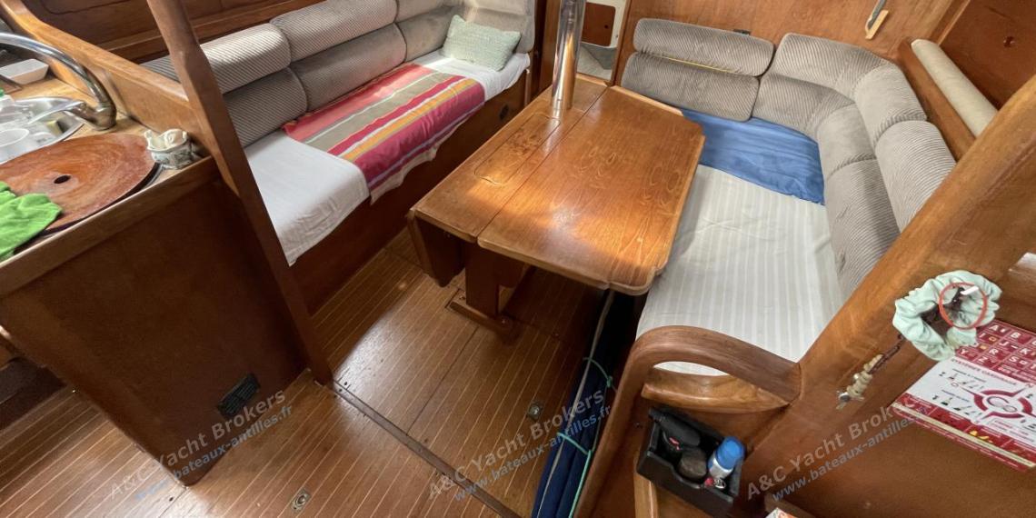 Moody Boats Moody 37 : Saloon general view Moody Boats Moody 37 : Saloon general view