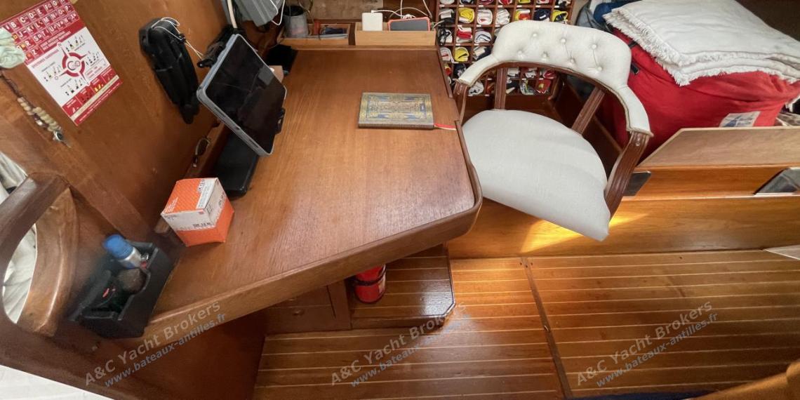 Moody Boats Moody 37 : Charts table Moody Boats Moody 37 : Charts table