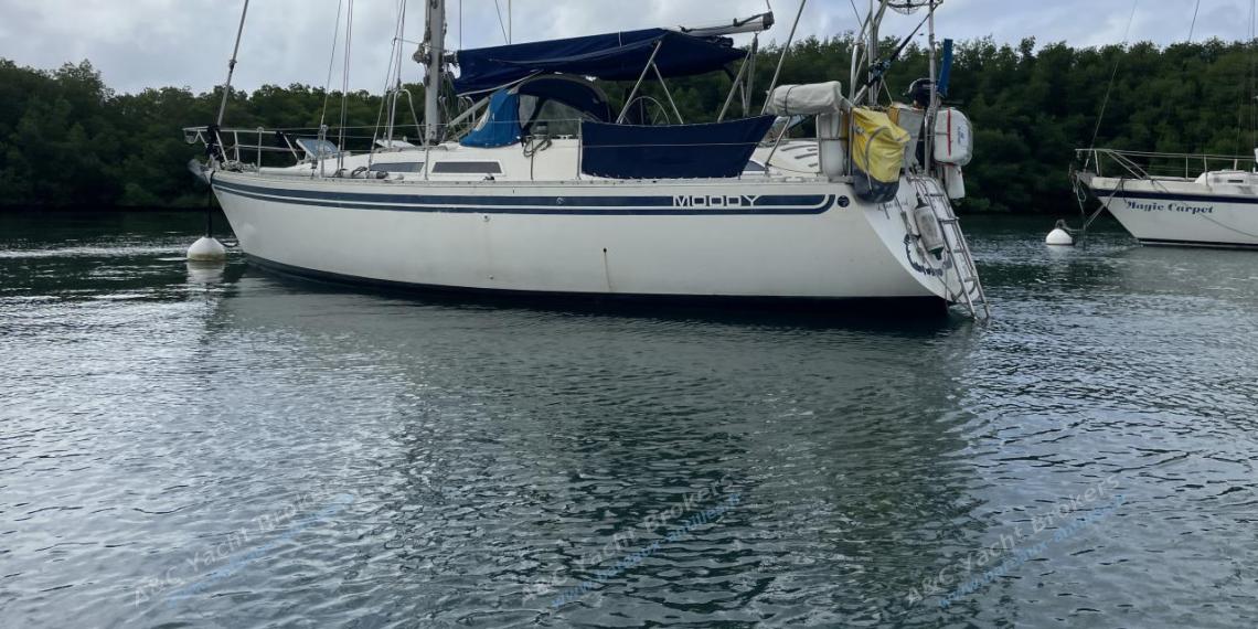 Moody Boats Moody 37 : At anchor in Marinique other view Moody Boats Moody 37 : At anchor in Marinique other view