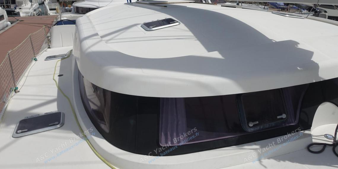 Nautitech 442 : Roof seen from the starboard bow Nautitech 442 : Roof seen from the starboard bow
