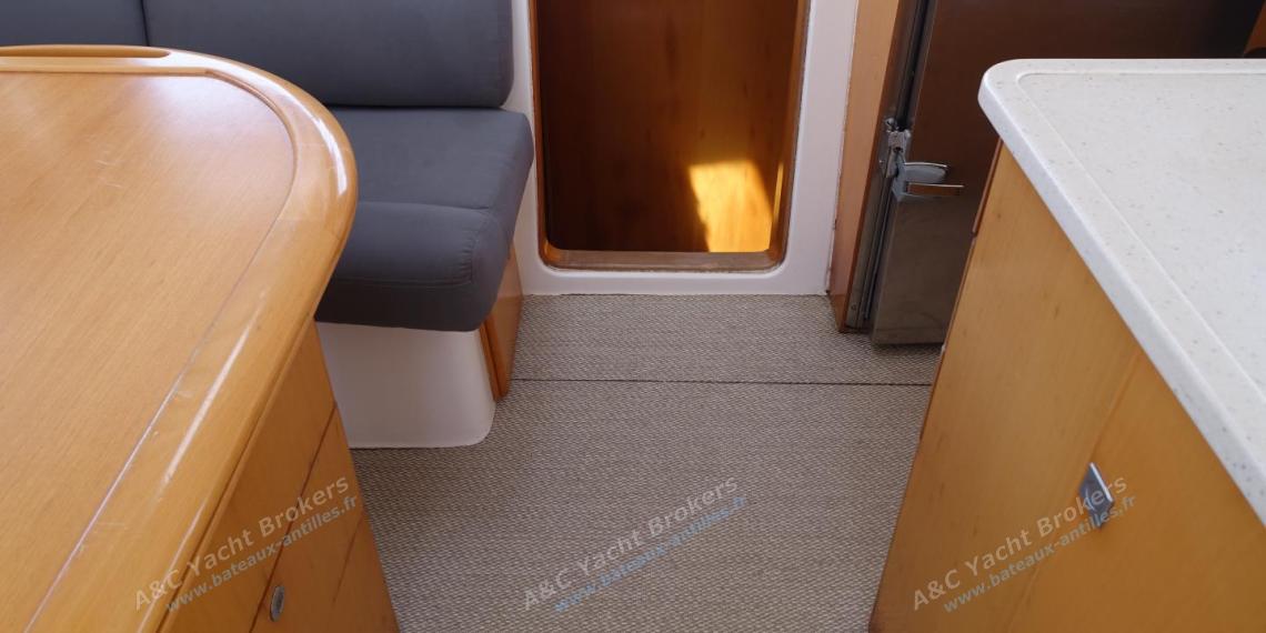 Nautitech 442 : Starboard hull acces from the saloon Nautitech 442 : Starboard hull acces from the saloon