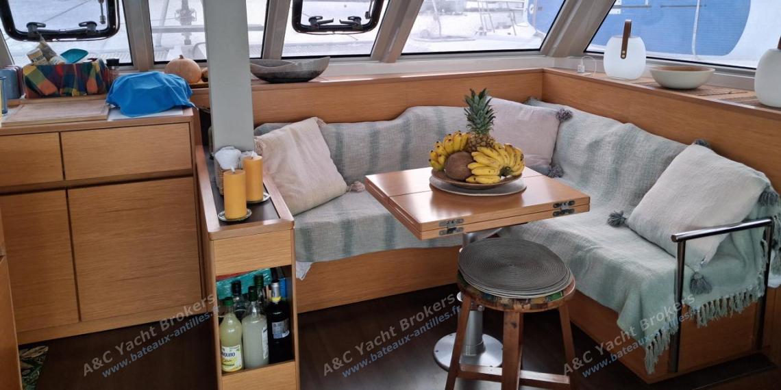 Nautitech 46 Open : Saloon and benchs Nautitech 46 Open : Saloon and benchs