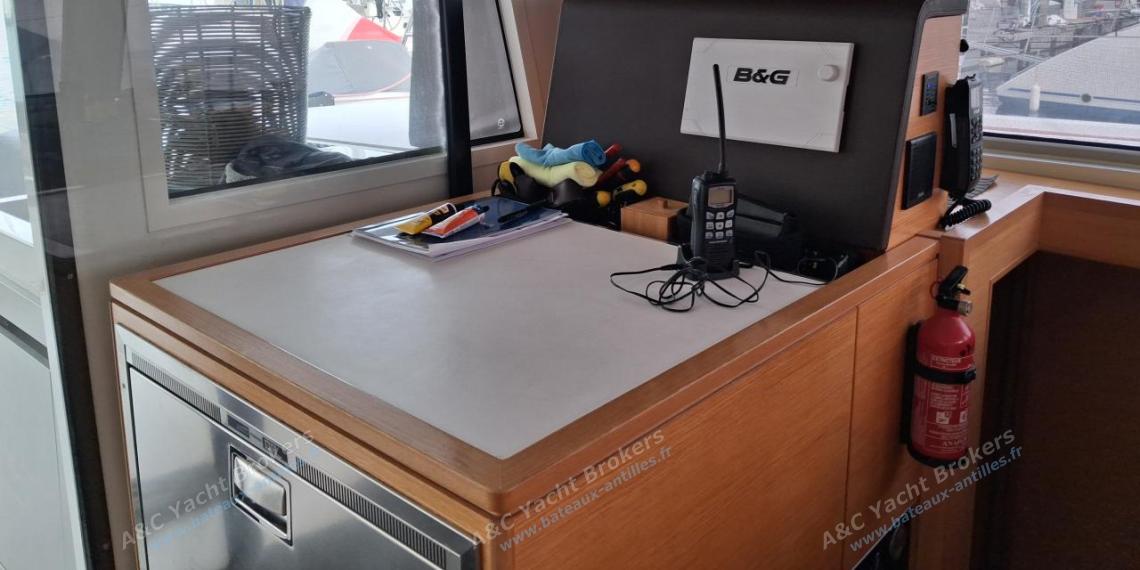 Nautitech 46 Open : Charts table other view Nautitech 46 Open : Charts table other view