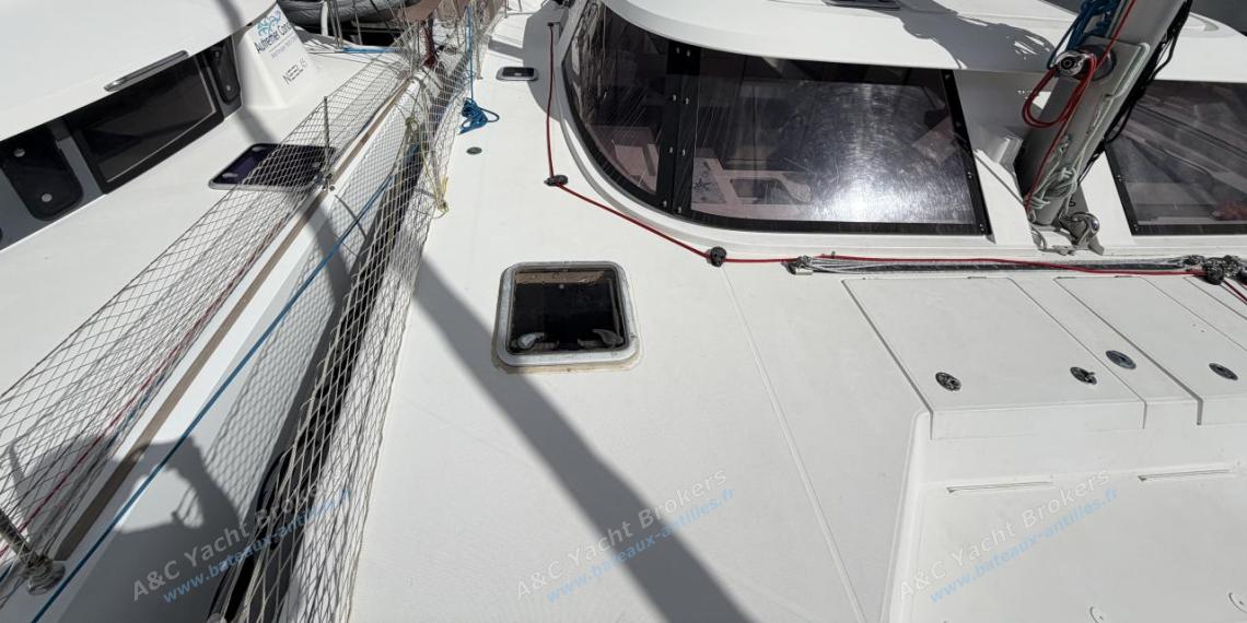 Nautitech Open 40 : Roof seen from the starboard bow Nautitech Open 40 : Roof seen from the starboard bow