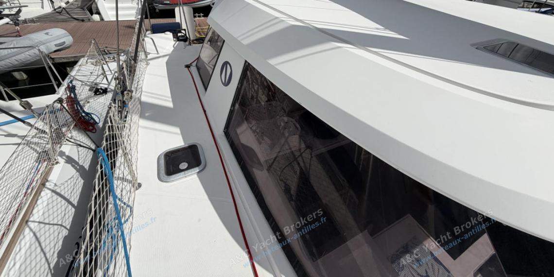 Nautitech Open 40 : Starboard companionway Nautitech Open 40 : Starboard companionway
