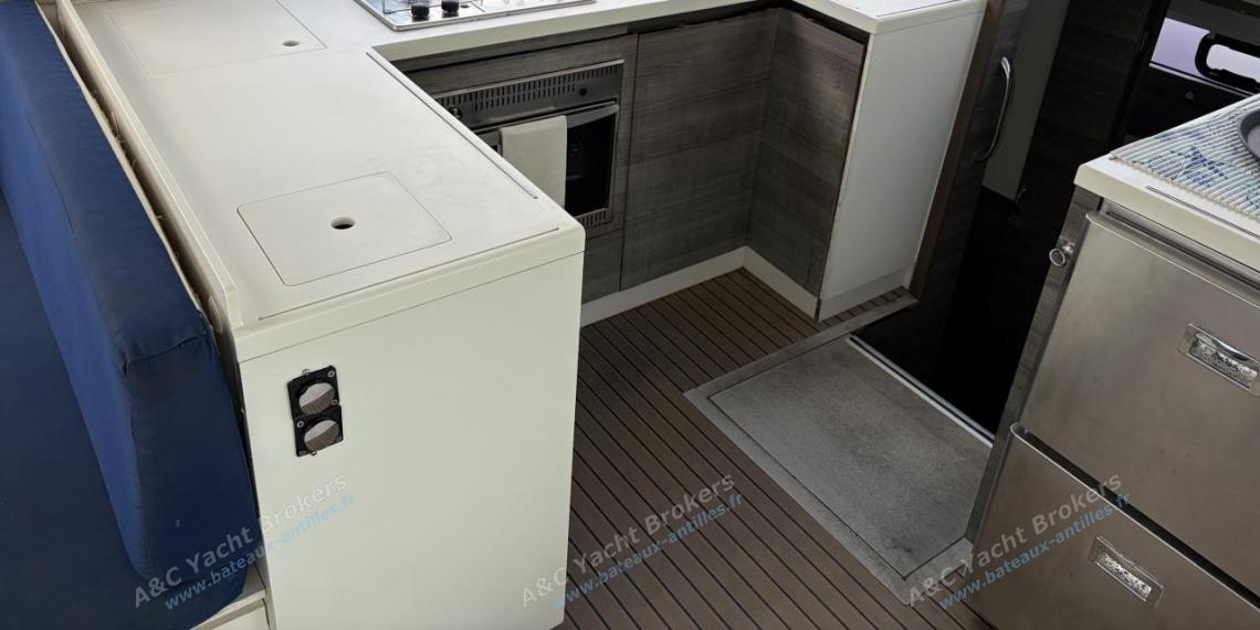 Nautitech Open 40 : Galley other view Nautitech Open 40 : Galley other view