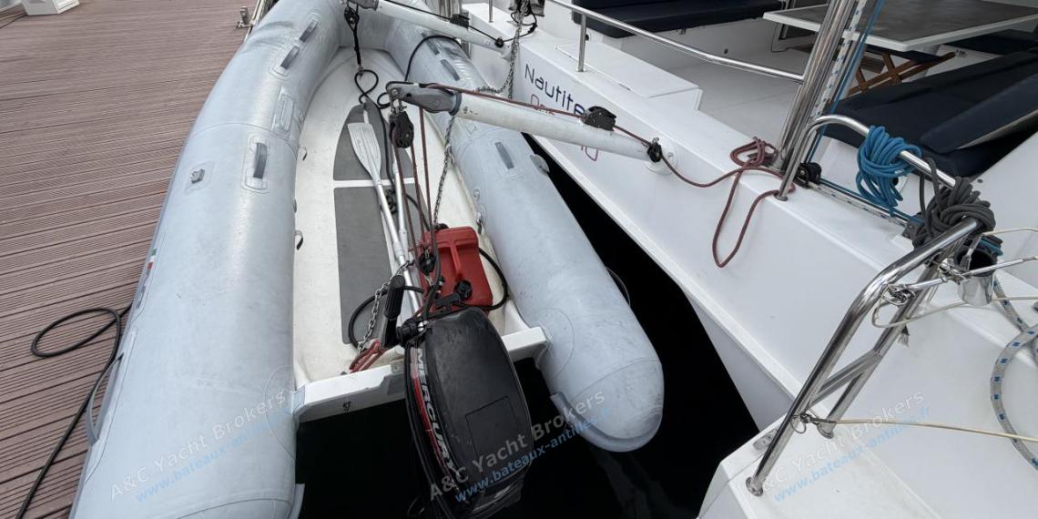 Nautitech Open 40 : Dinghy davits Nautitech Open 40 : Dinghy davits