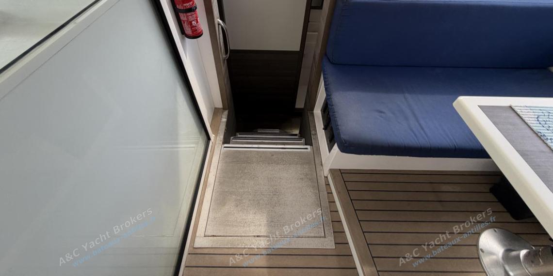 Nautitech Open 40 : Port hull access from the saloon Nautitech Open 40 : Port hull access from the saloon