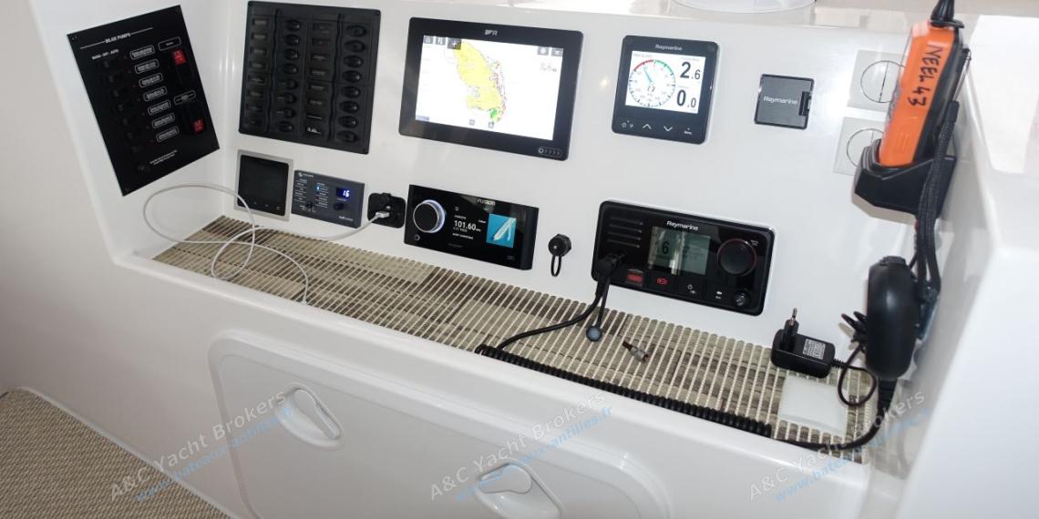 NEEL-TRIMARANS Neel 43 : Electronics at charts table NEEL-TRIMARANS Neel 43 : Electronics at charts table