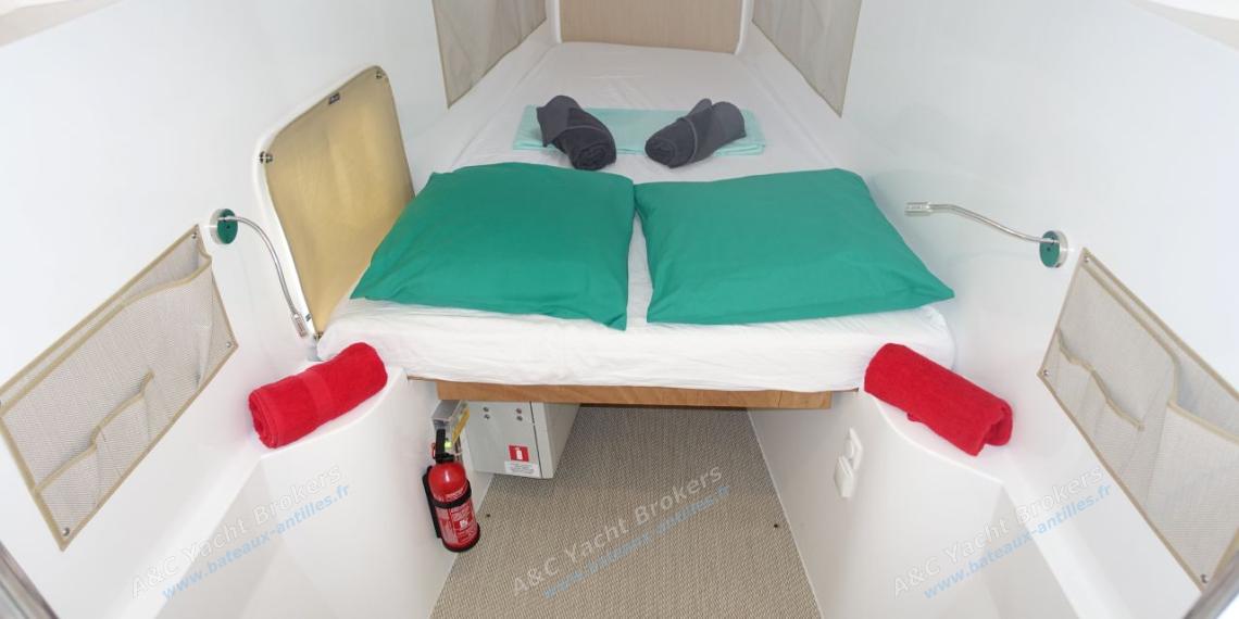 NEEL-TRIMARANS Neel 43 : Forward cabin in central hull NEEL-TRIMARANS Neel 43 : Forward cabin in central hull