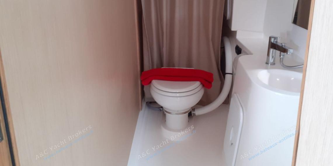 NEEL-TRIMARANS Neel 43 : Shower room on starboard NEEL-TRIMARANS Neel 43 : Shower room on starboard