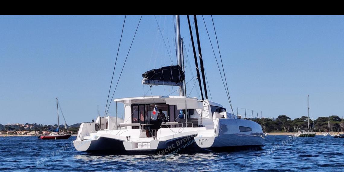 Neel Trimaran NEEL 47 : At anchor Neel Trimaran NEEL 47 : At anchor