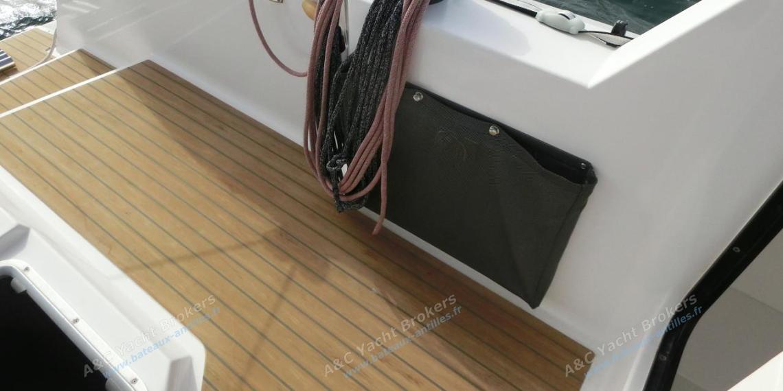 Neel 47 : Gennaker winche aft port float Neel 47 : Gennaker winche aft port float